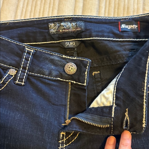 Silver Suki, jeans, super stretch, mid skinny like new - Picture 3 of 9